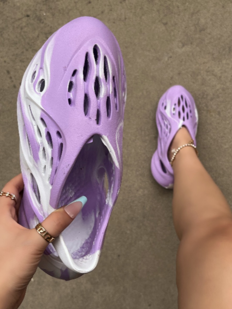 LovelyWholesale Painted Cut Out Flats Summer Casual Basic Spring Summer 2024