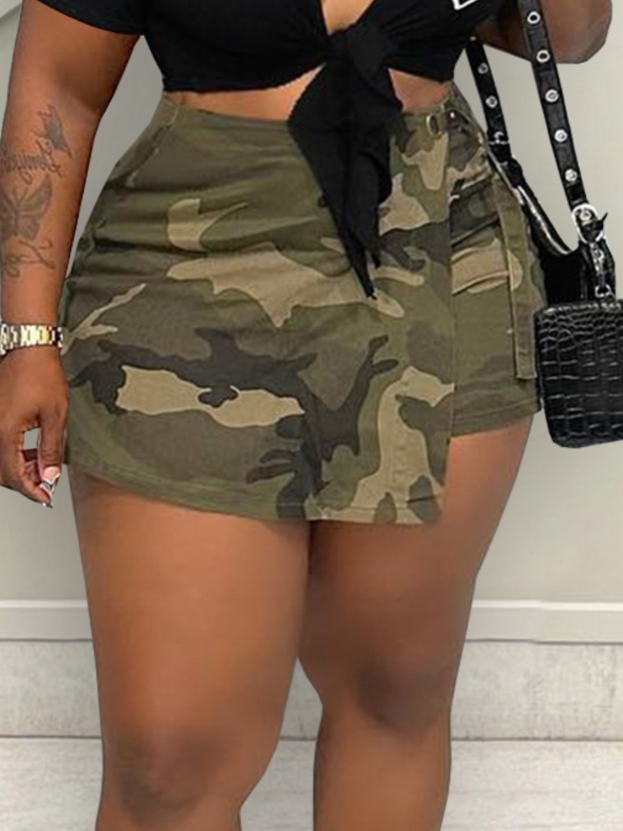 LovelyWholesale Camo Print Wrapped Skinny Shorts Summer Nine Points Sleeve Casual Spring Summer 2024