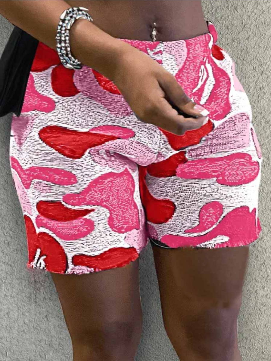 LovelyWholesale Mid Waist Camo Print Raw Edge Shorts Summer Nine Points Sleeve Casual Pattern Spring Summer 2024