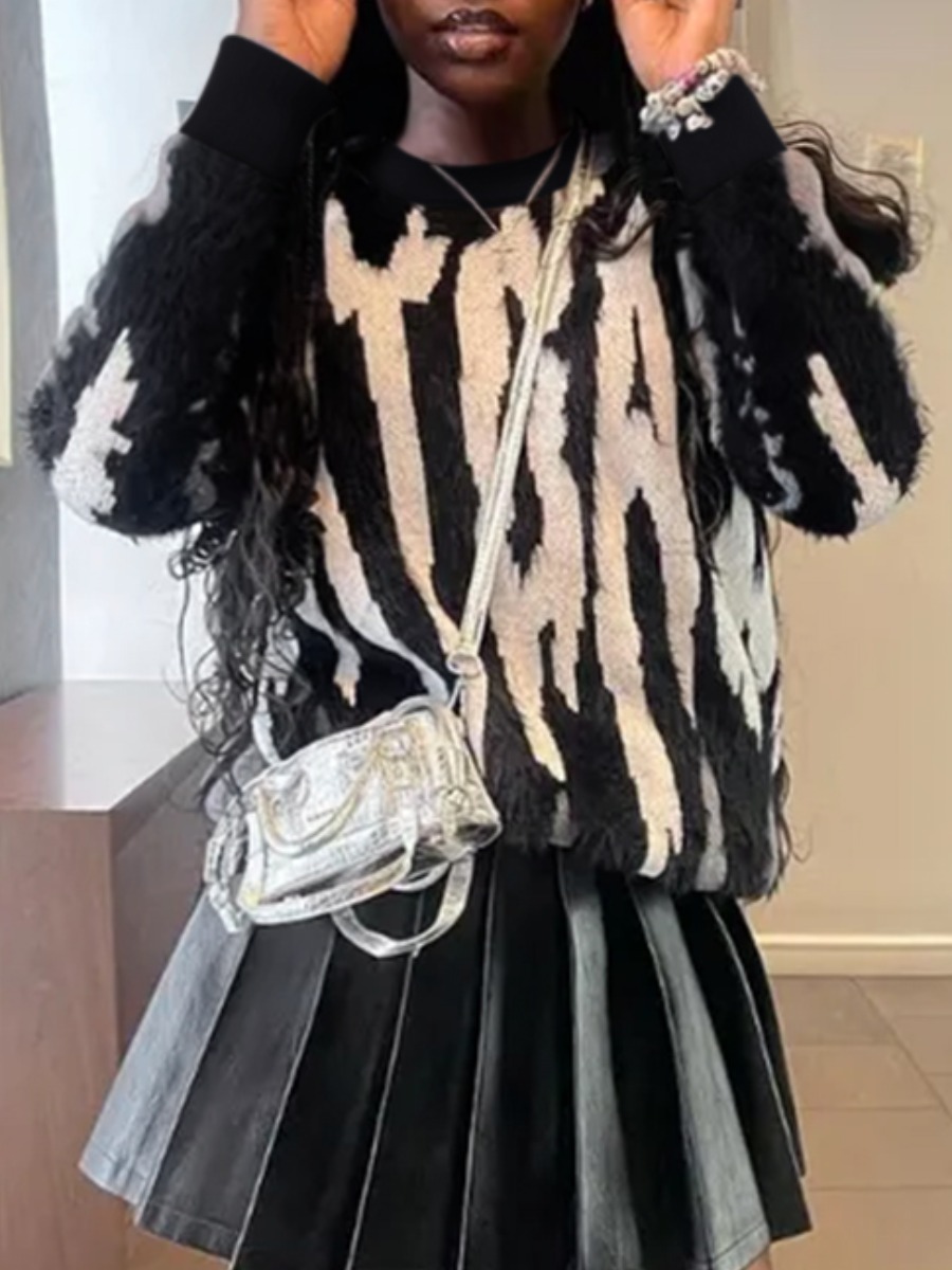 LW Round Neck Letter Decor Sweatshirt