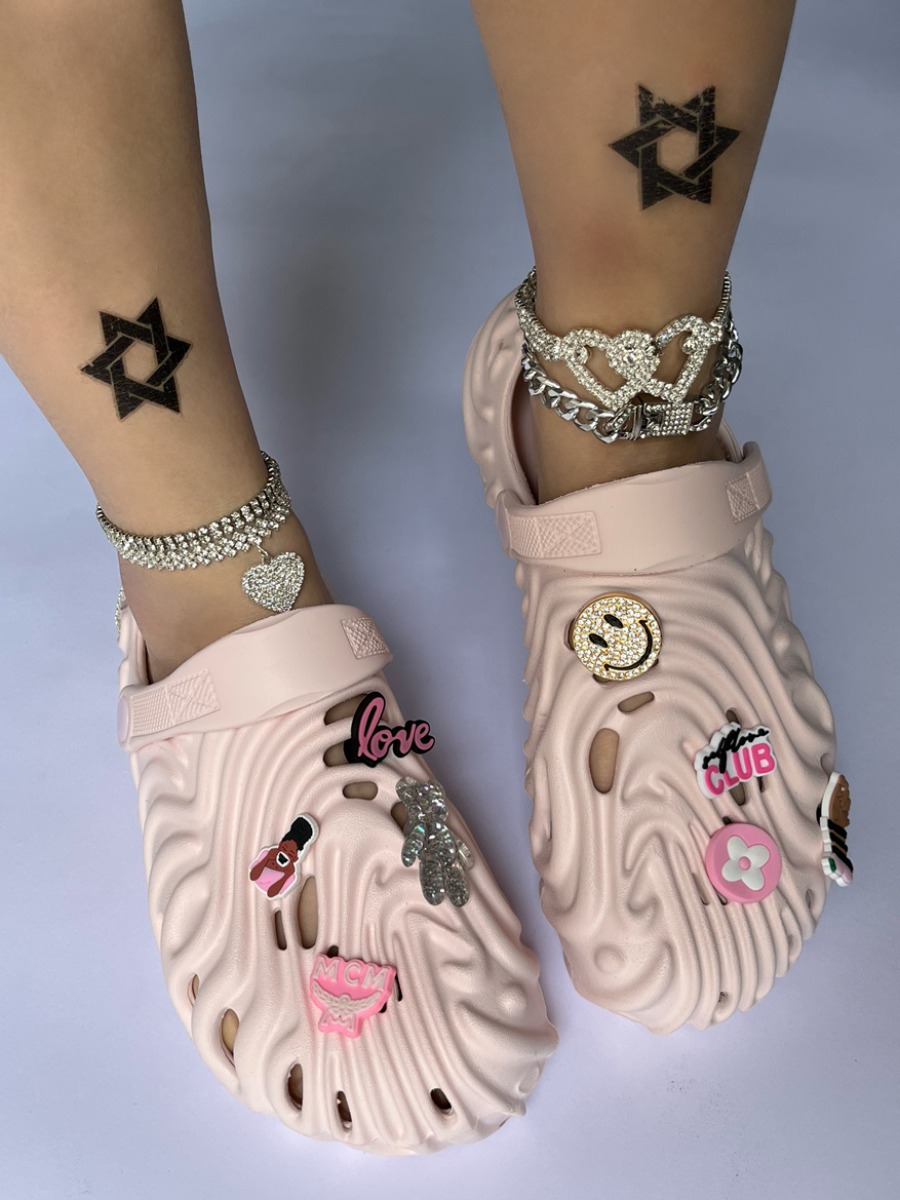 LovelyWholesale BASICS Metal Letter Decor Cut Out Slippers Summer Casual Metal Decoration Spring Summer 2024